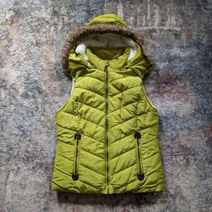 Green tea fluffy vest